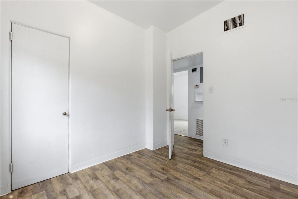 Image 18 of property listing at 920 HACIENDA COURT, Orlando, FL 32808