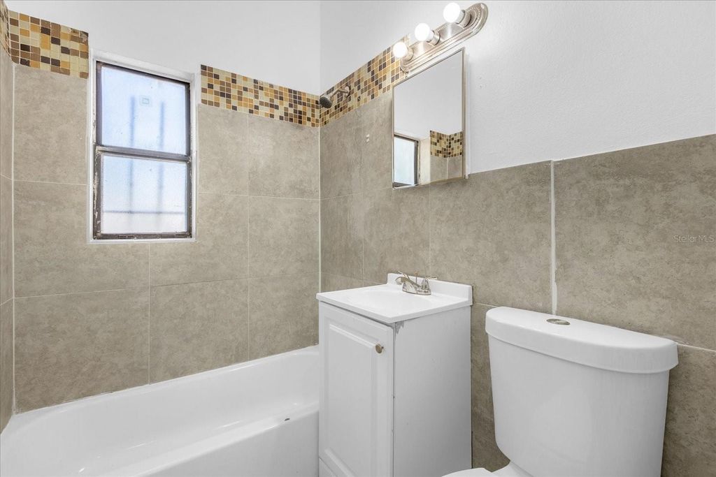 Image 19 of property listing at 920 HACIENDA COURT, Orlando, FL 32808