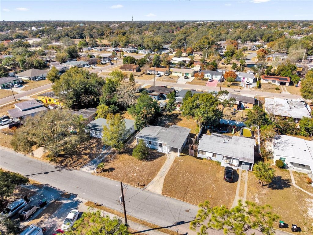 Image 26 of property listing at 920 HACIENDA COURT, Orlando, FL 32808