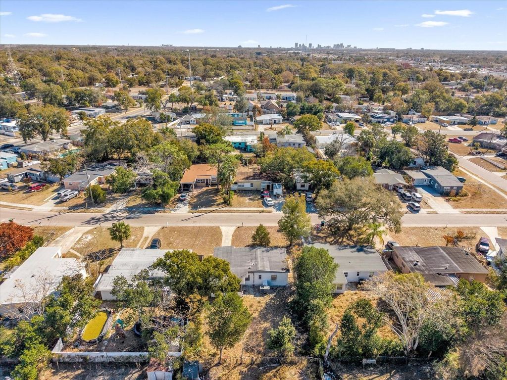 Image 29 of property listing at 920 HACIENDA COURT, Orlando, FL 32808