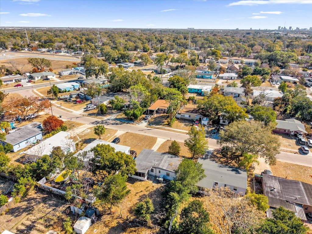 Image 30 of property listing at 920 HACIENDA COURT, Orlando, FL 32808