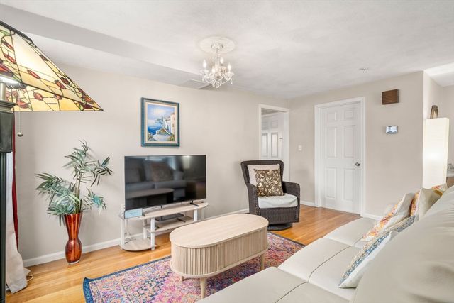 1 Circuit Lane D, Watertown, MA 02472