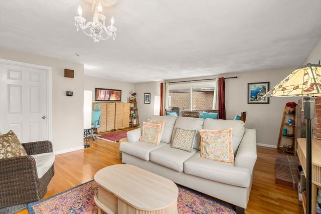 1 Circuit Lane D, Watertown, MA 02472