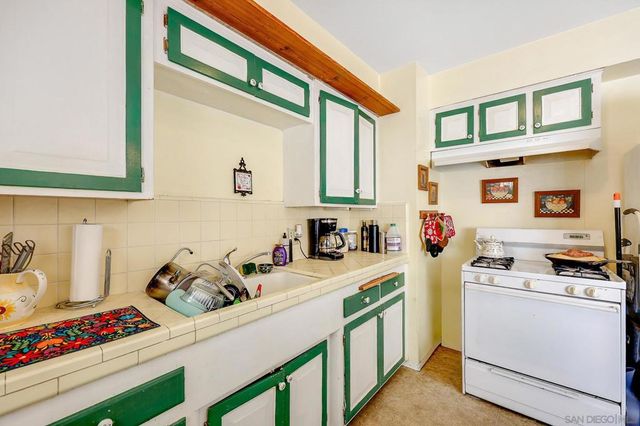 12425 27 Julian Ave, San Diego, CA 92040
