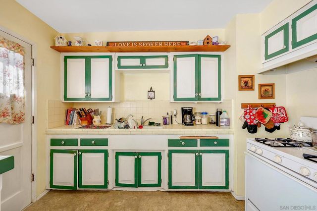 12425 27 Julian Ave, San Diego, CA 92040