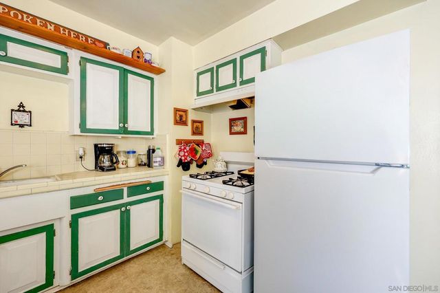12425 27 Julian Ave, San Diego, CA 92040