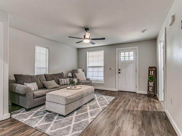 1214 E Harrison Avenue, Guthrie, OK 73044