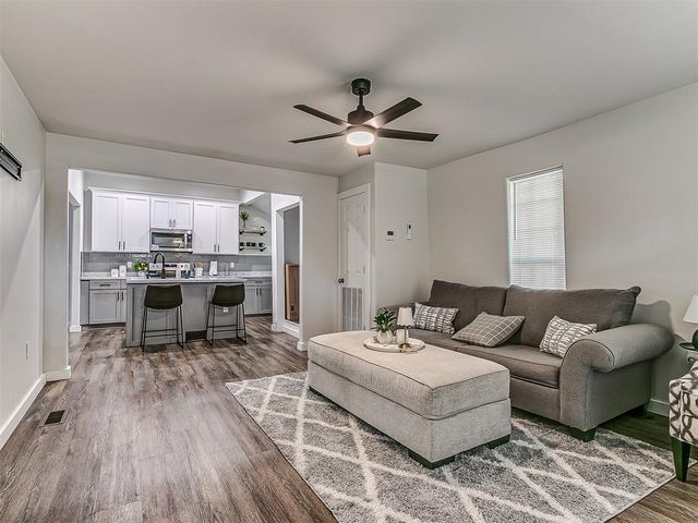 1214 E Harrison Avenue, Guthrie, OK 73044