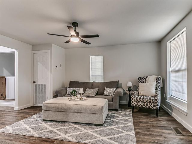 1214 E Harrison Avenue, Guthrie, OK 73044