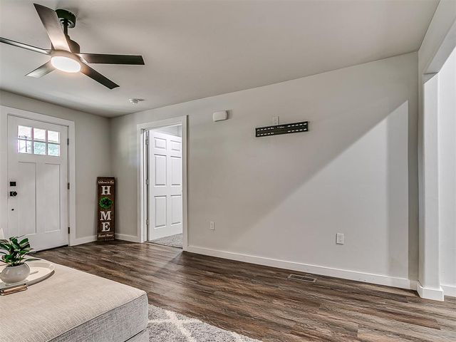 1214 E Harrison Avenue, Guthrie, OK 73044