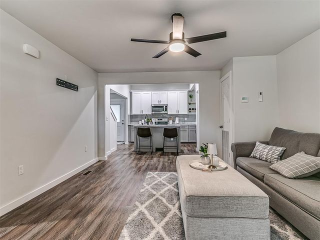 1214 E Harrison Avenue, Guthrie, OK 73044
