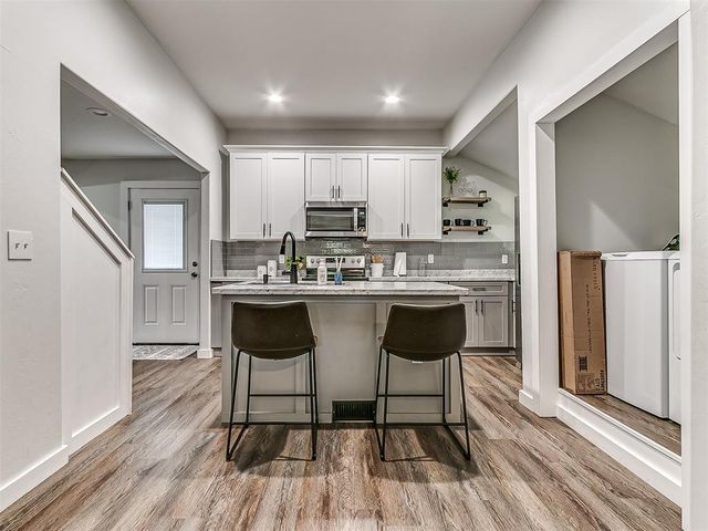 1214 E Harrison Avenue, Guthrie, OK 73044
