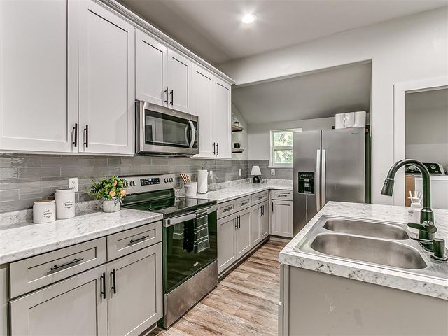 1214 E Harrison Avenue, Guthrie, OK 73044