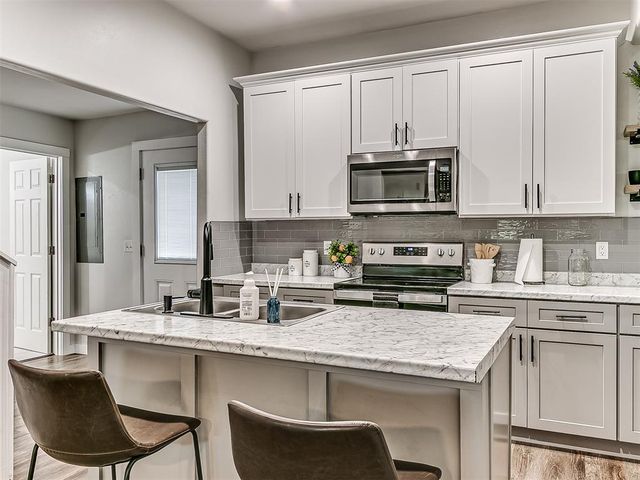 1214 E Harrison Avenue, Guthrie, OK 73044