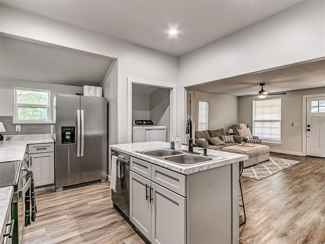 1214 E Harrison Avenue, Guthrie, OK 73044