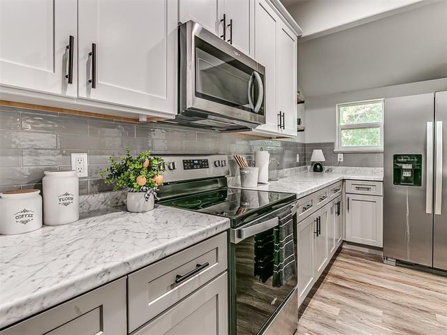 1214 E Harrison Avenue, Guthrie, OK 73044
