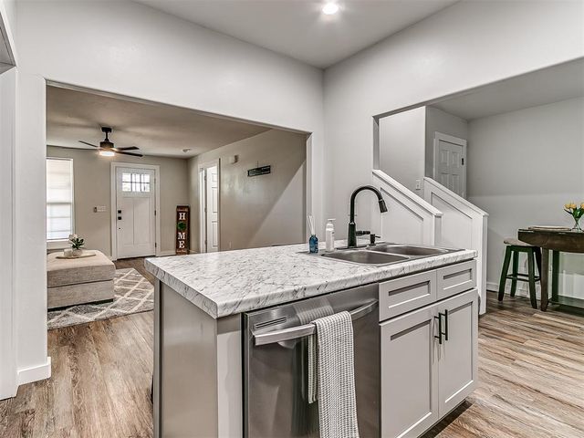 1214 E Harrison Avenue, Guthrie, OK 73044