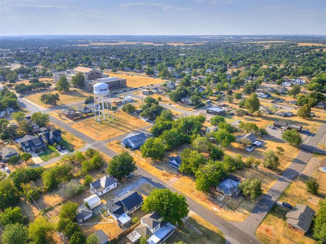 1214 E Harrison Avenue, Guthrie, OK 73044
