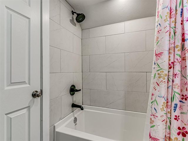 1214 E Harrison Avenue, Guthrie, OK 73044