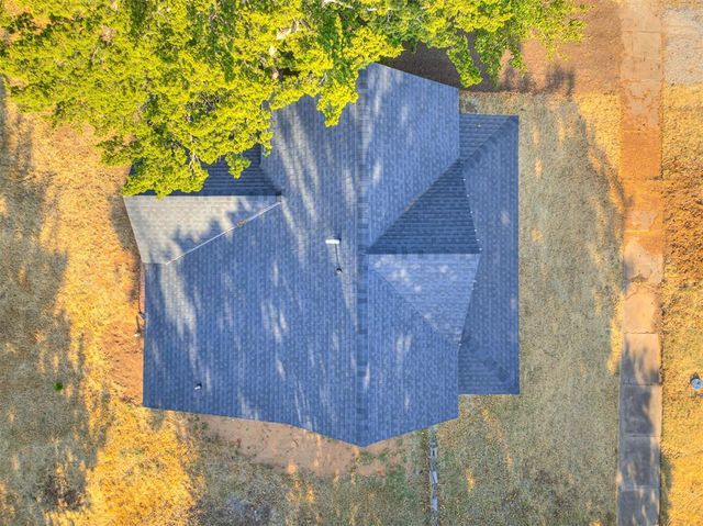 1214 E Harrison Avenue, Guthrie, OK 73044