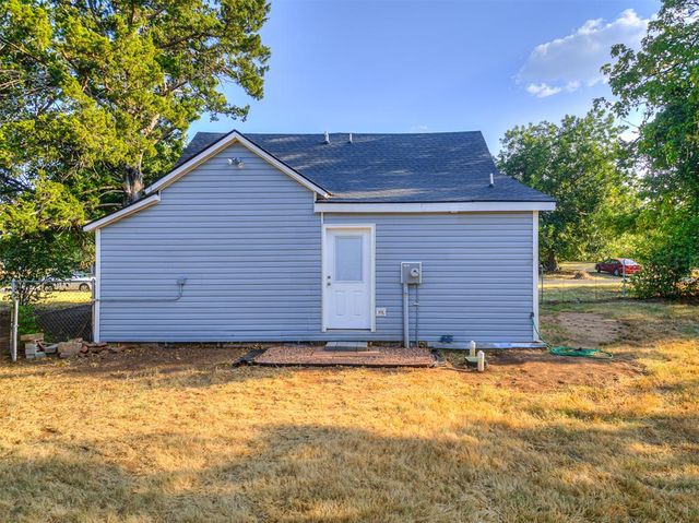1214 E Harrison Avenue, Guthrie, OK 73044