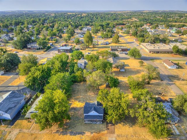 1214 E Harrison Avenue, Guthrie, OK 73044