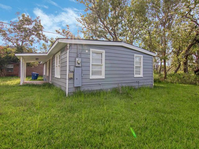 152 Walnut Drive, Richwood, TX 77531