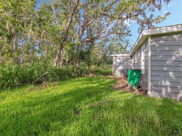 152 Walnut Drive, Richwood, TX 77531