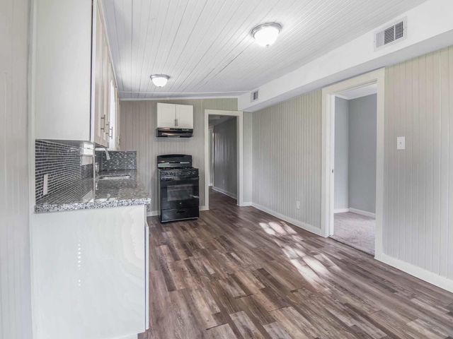 152 Walnut Drive, Richwood, TX 77531