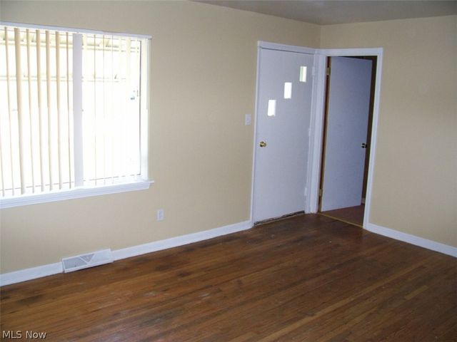 25701 Richards Avenue, Euclid, OH 44132