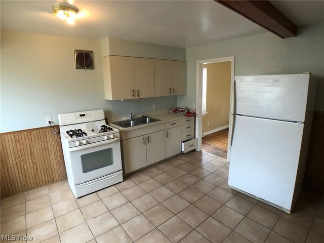 25701 Richards Avenue, Euclid, OH 44132