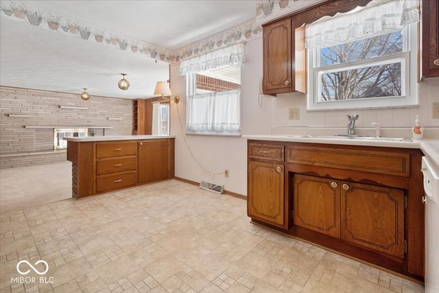 8405 Bishops Lane, Indianapolis, IN 46217