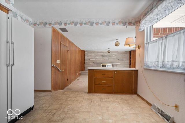 8405 Bishops Lane, Indianapolis, IN 46217