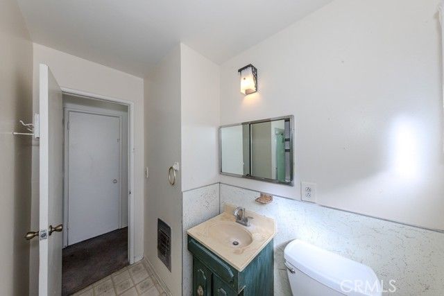 690 Capital Street, Costa Mesa, CA 92627