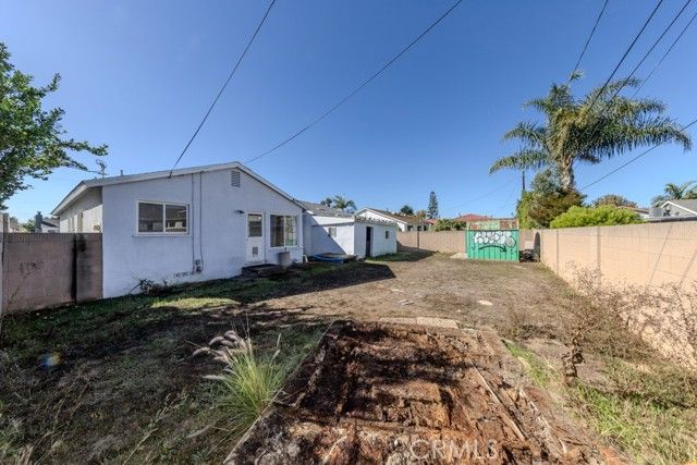 690 Capital Street, Costa Mesa, CA 92627