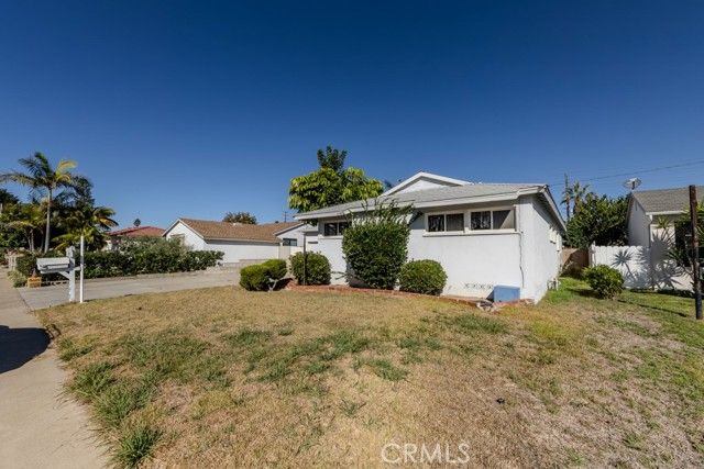 690 Capital Street, Costa Mesa, CA 92627