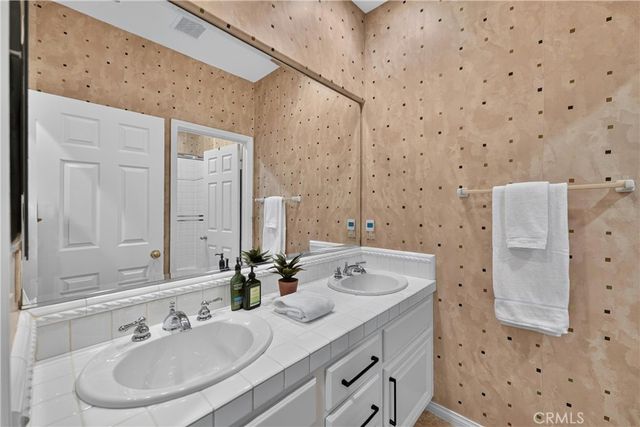 8 Castlebar, Irvine, CA 92618