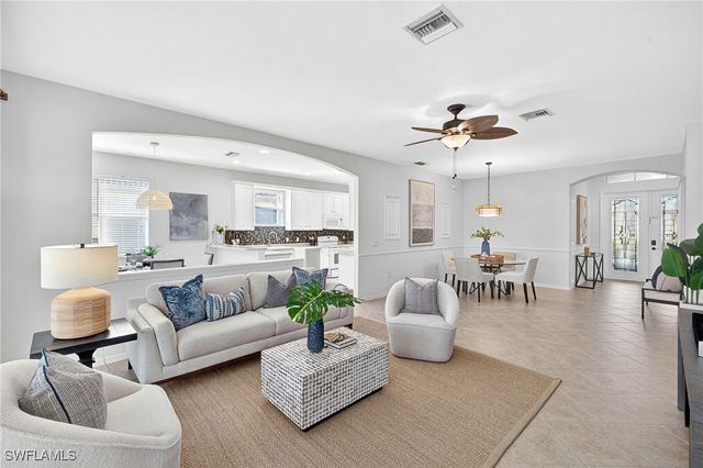 14088 Mirror CT, Naples, FL 34114