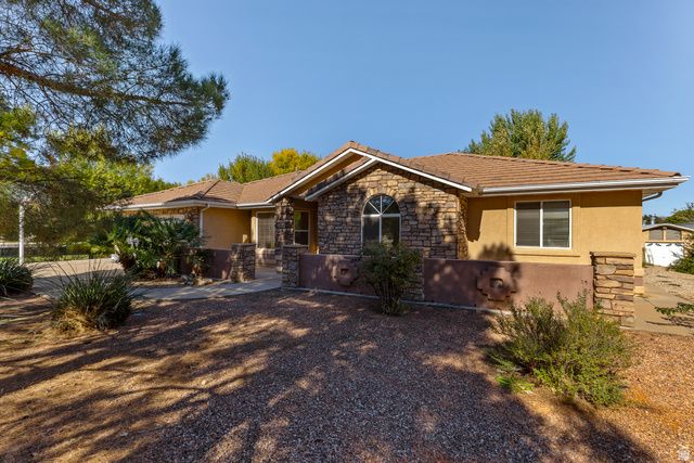 692 W 1300 S, Hurricane, UT 84737