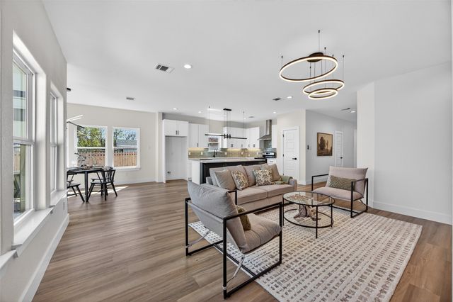 2705 S Jones Street, Fort Worth, TX 76104