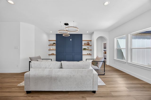 2705 S Jones Street, Fort Worth, TX 76104