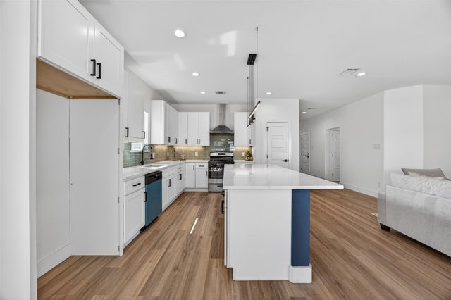 2705 S Jones Street, Fort Worth, TX 76104