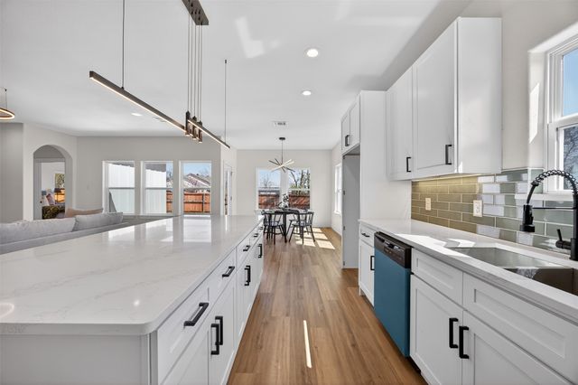 2705 S Jones Street, Fort Worth, TX 76104