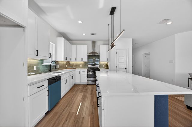 2705 S Jones Street, Fort Worth, TX 76104