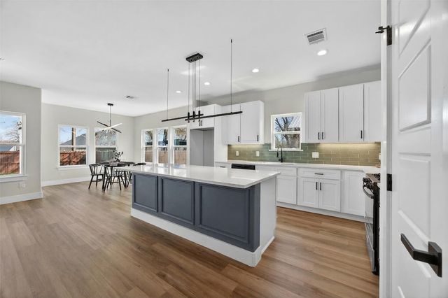 2705 S Jones Street, Fort Worth, TX 76104