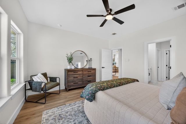 2705 S Jones Street, Fort Worth, TX 76104