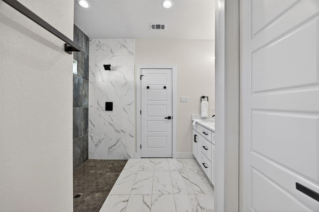 2705 S Jones Street, Fort Worth, TX 76104