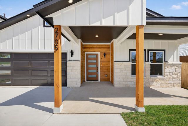 2705 S Jones Street, Fort Worth, TX 76104