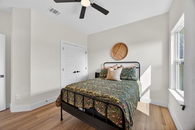 2705 S Jones Street, Fort Worth, TX 76104