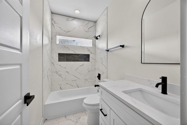 2705 S Jones Street, Fort Worth, TX 76104